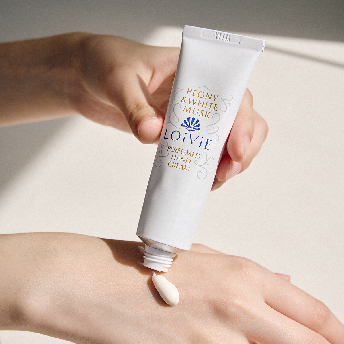LOiViE ロータス＆インセンスパフュームドハンドクリーム 35ml