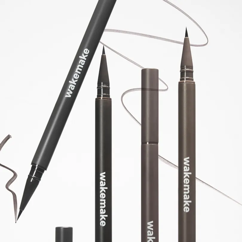 Real Defining Brush Liner