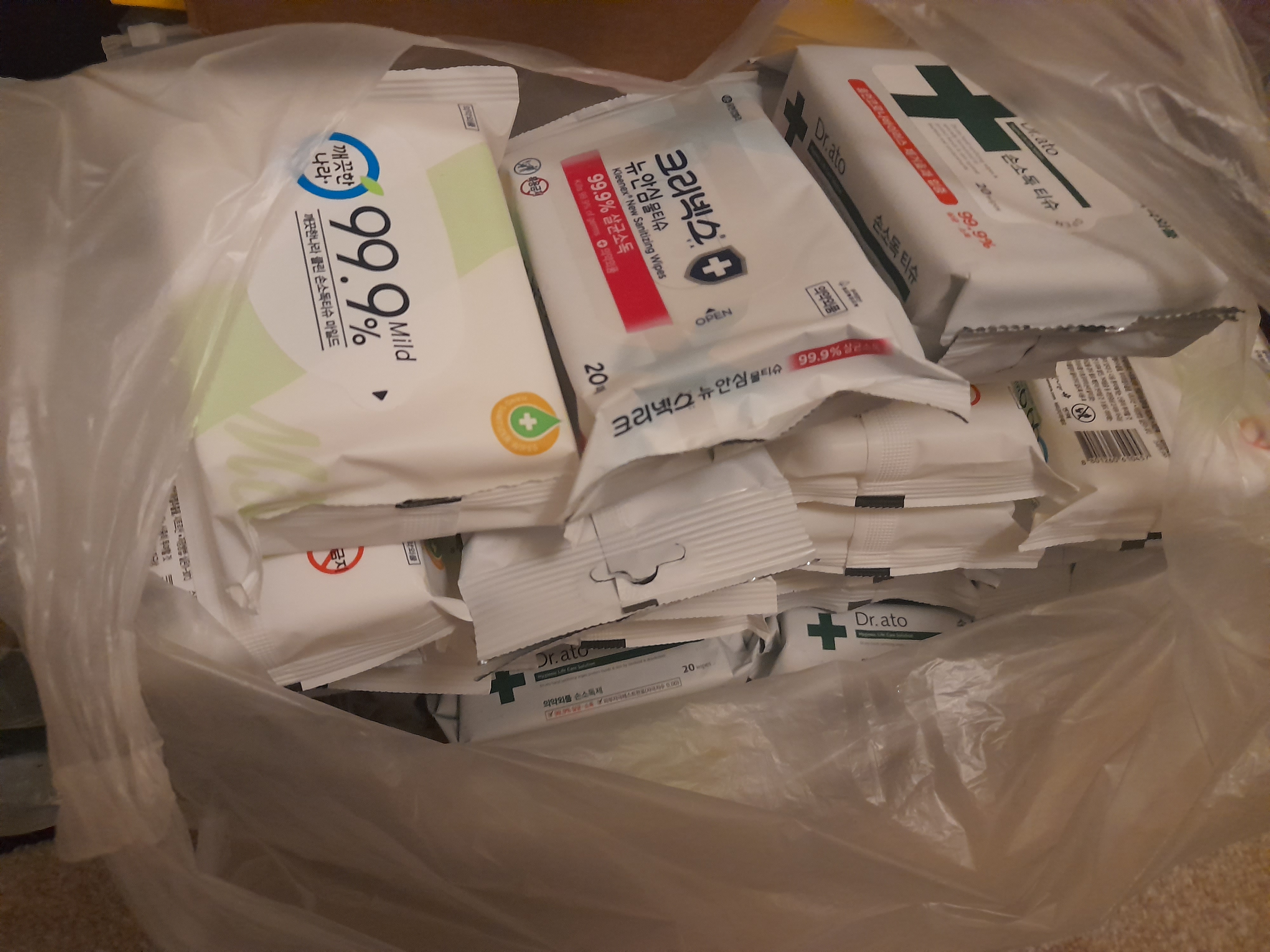 Kleenex 99.9% 抗菌 安心ウェットティッシュ 10枚 | OLIVE YOUNG Global