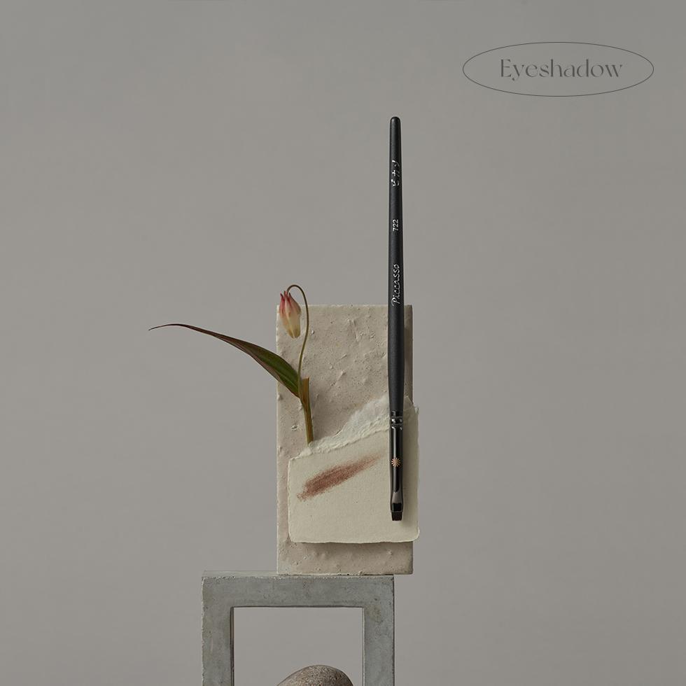 PICCASSO 722 Straight Type Eyeshadow Brush | OLIVE YOUNG Global