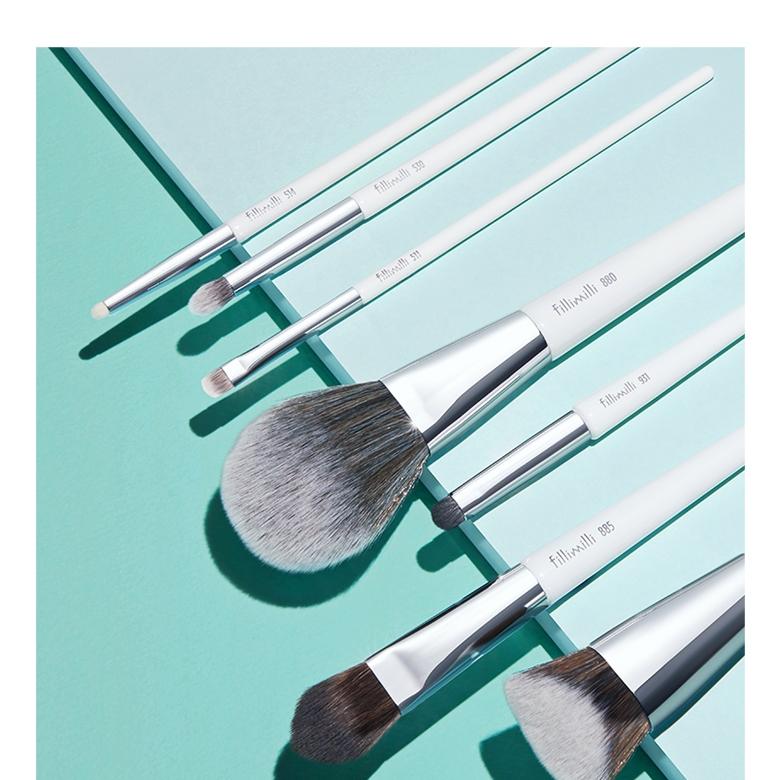 ⭐️持ち運びに便利⭐️ リップブラシ オフホワイト 2個セット マルチユーズブラシ リップセット / 貝印(リップブラシ, メイクアップ