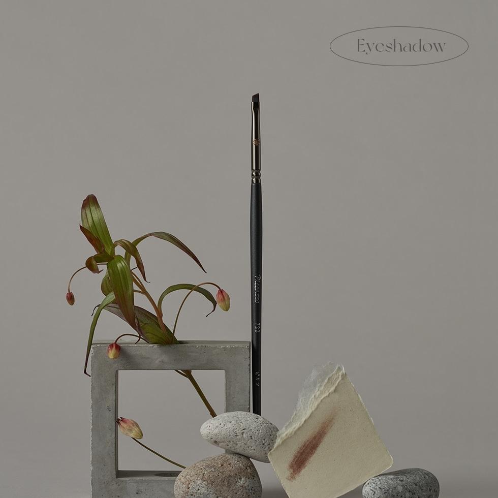 PICCASSO 722 Angled Eyeshadow Brush | OLIVE YOUNG Global