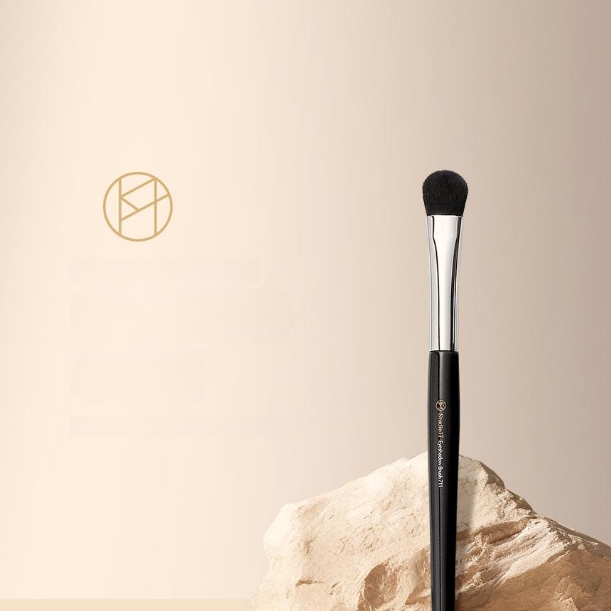 STUDIO17 Base Eyeshadow Brush 711 | OLIVE YOUNG Global